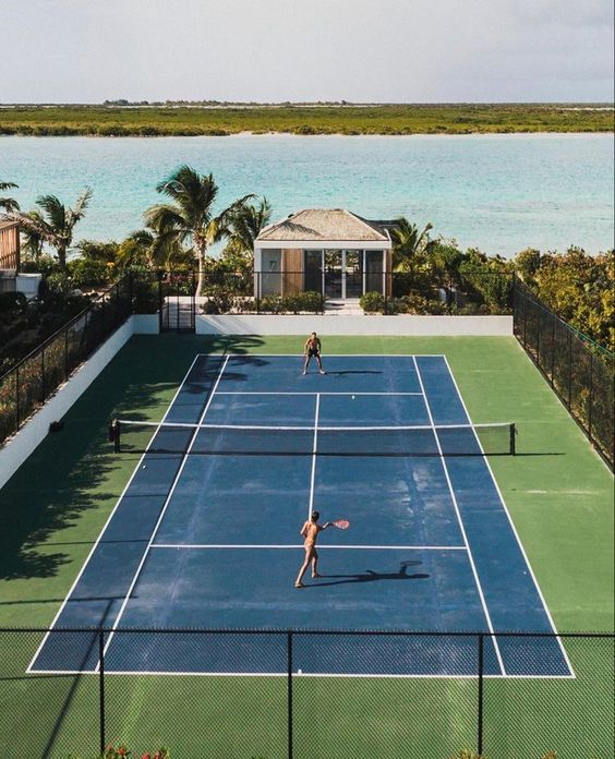 Tennisbana vid havet